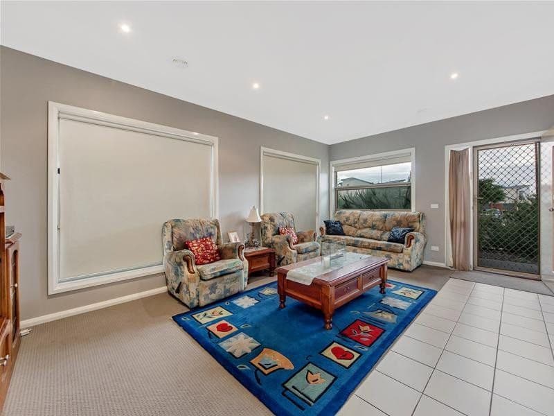 6 Manora Retreat, Caroline Springs VIC 3023, Caroline Springs - Thumbnail 2