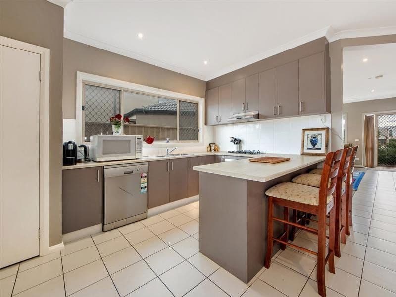6 Manora Retreat, Caroline Springs VIC 3023, Caroline Springs - Thumbnail 4