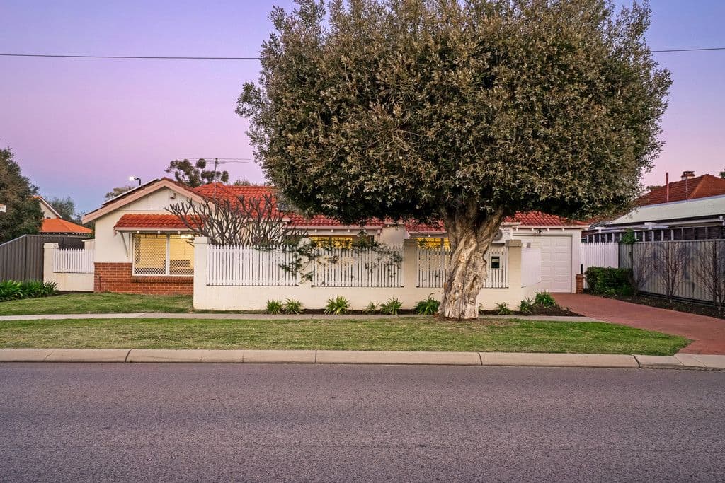 130 Clifton Crescent, Inglewood WA 6052, Inglewood - Image 1