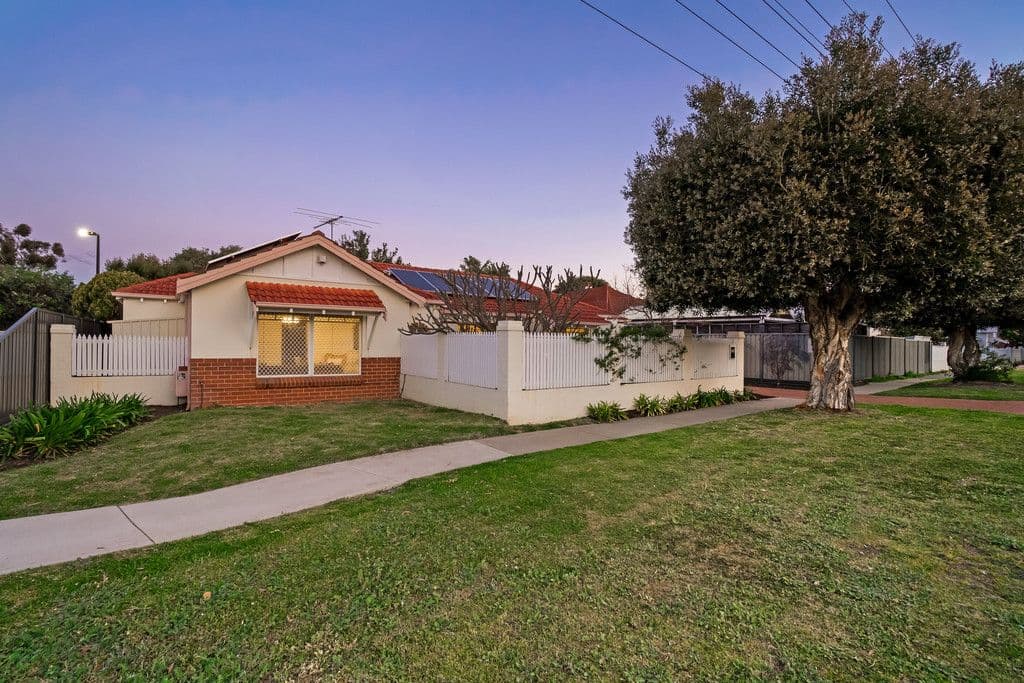 130 Clifton Crescent, Inglewood WA 6052, Inglewood - Thumbnail 2
