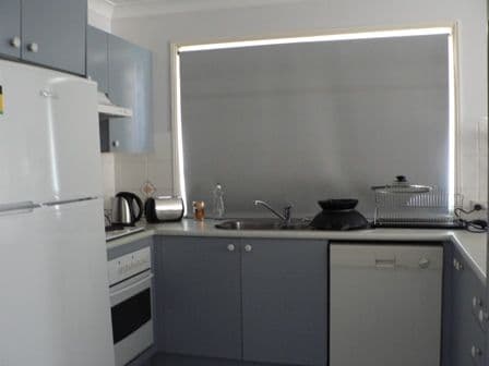 4/4 Pilot Street, Urangan, QLD, 4655, Urangan - Thumbnail 2