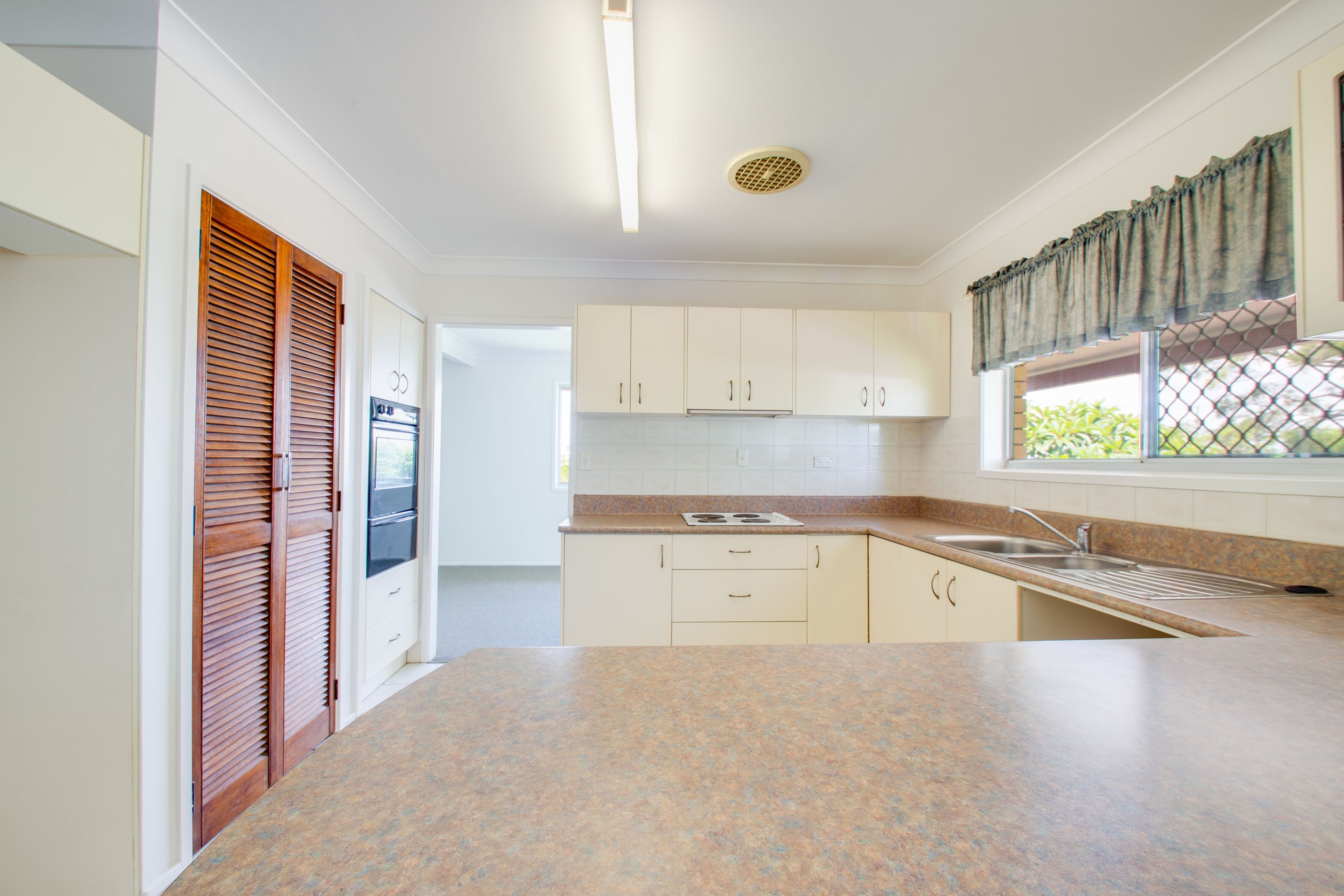 125 South Station Road, Silkstone QLD 4304, Silkstone - Thumbnail 8