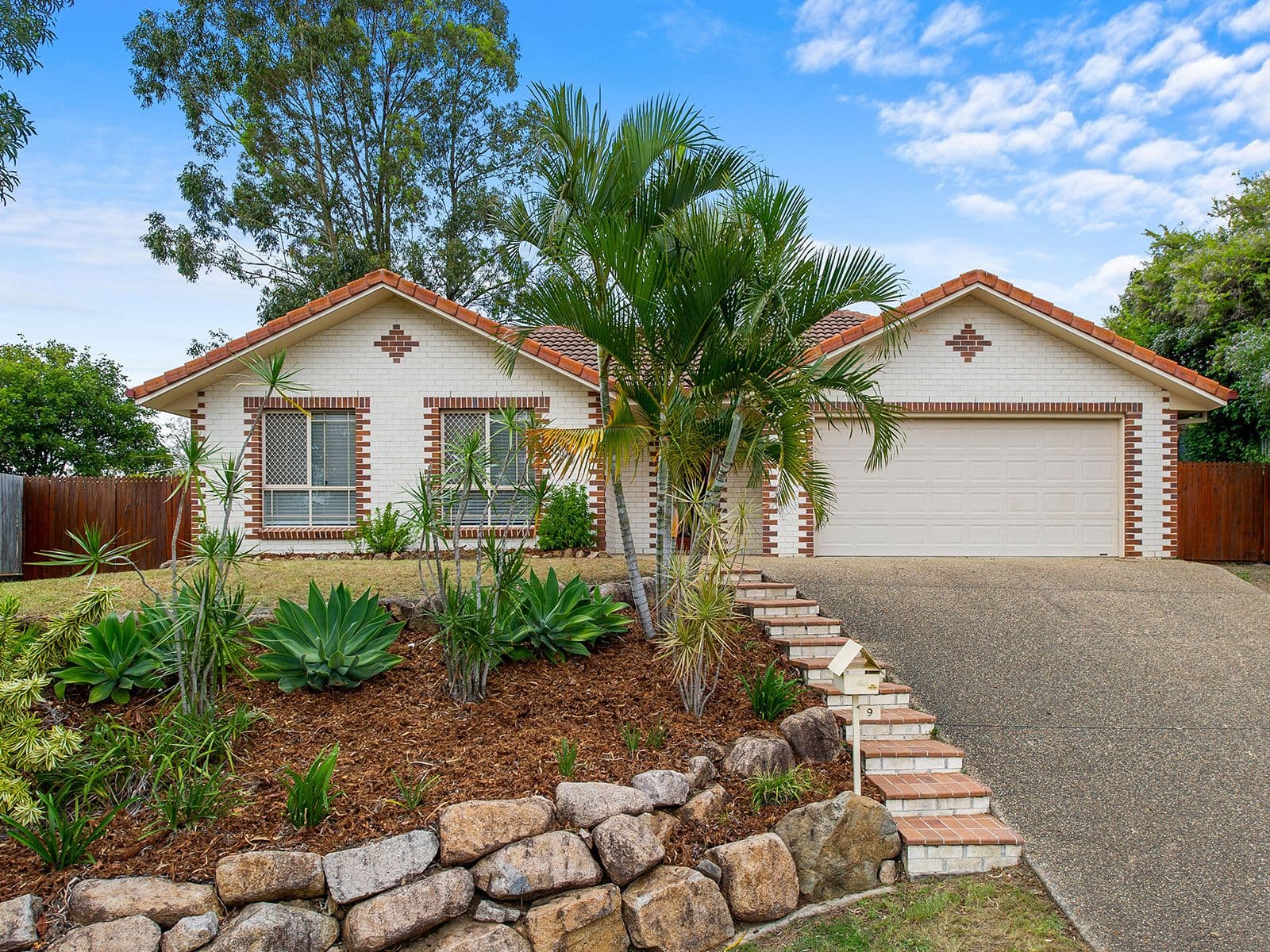 9 Delvin Court, Arana Hills QLD 4054, Arana Hills - Thumbnail 2