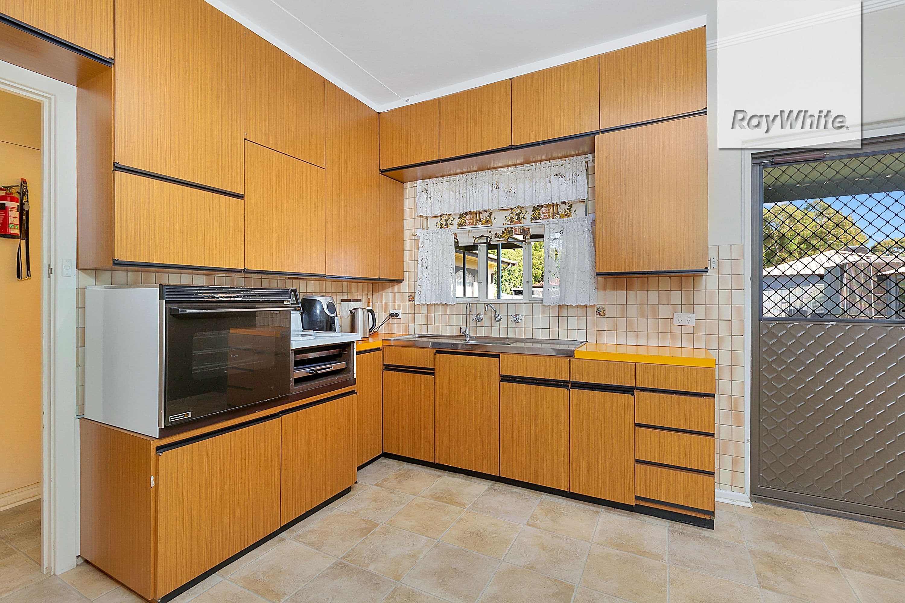 5 Chester Crescent, Pooraka SA 5095, Pooraka - Thumbnail 2
