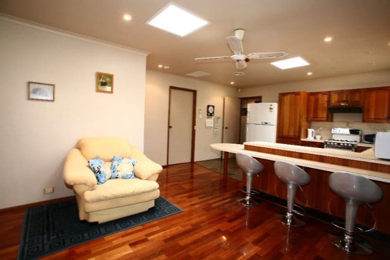 8 Weeks Close, ROWVILLE VIC 3178, Rowville - Thumbnail 3