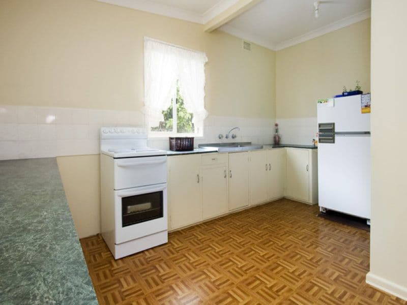 18 Brinawarr Street, BOMADERRY NSW 2541, Bomaderry - Thumbnail 3