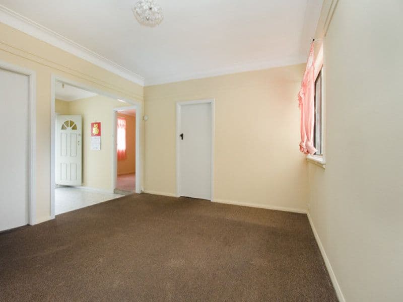 18 Brinawarr Street, BOMADERRY NSW 2541, Bomaderry - Thumbnail 4
