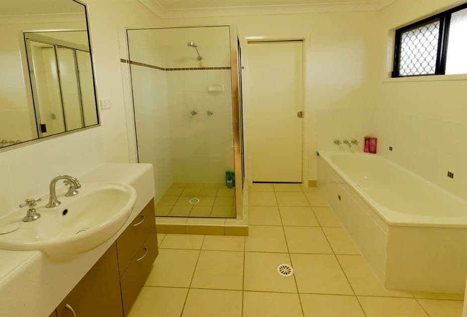 6 Romboli Court, BURDELL QLD 4818, Burdell - Thumbnail 6