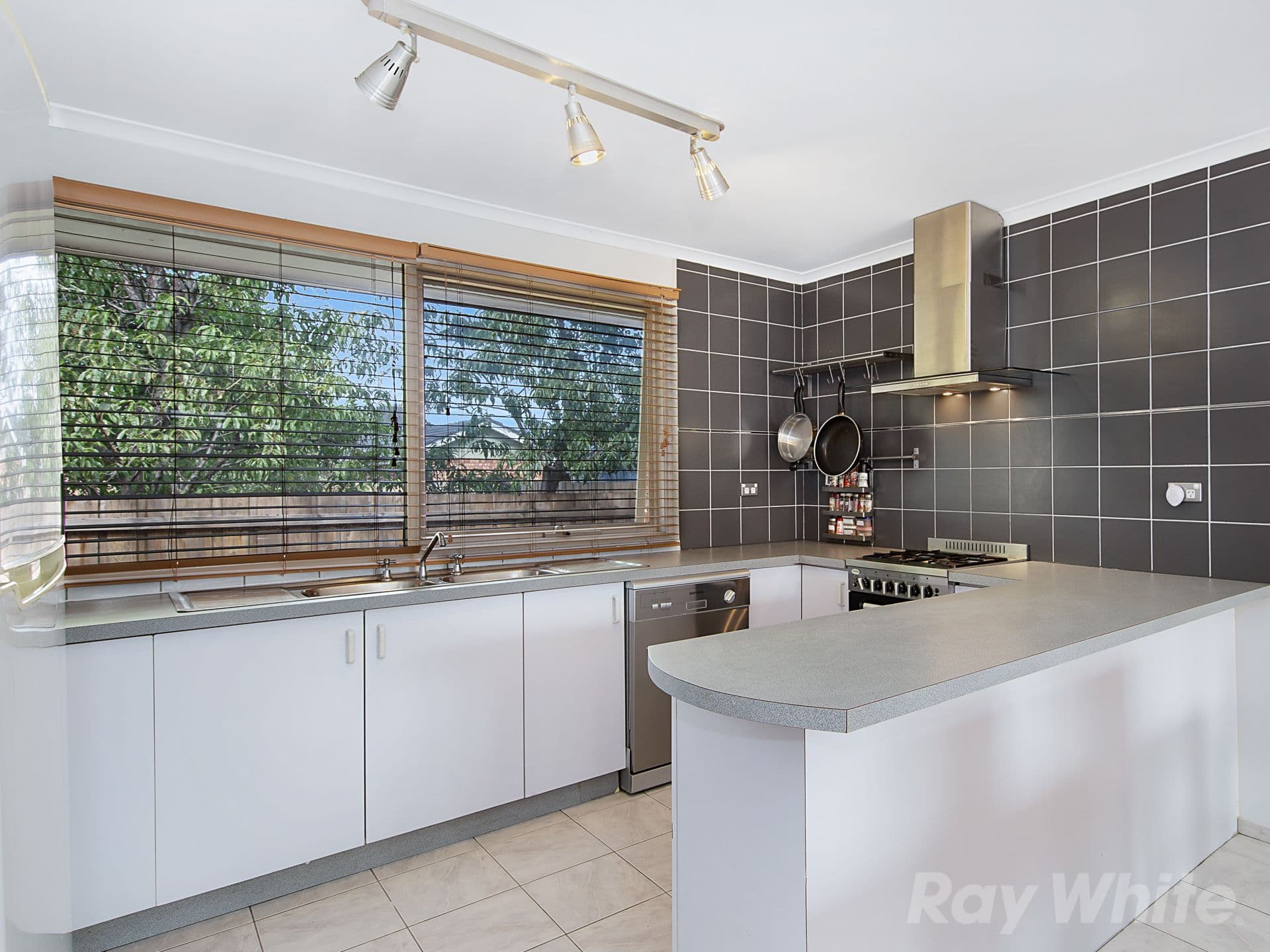 22 Highfield Avenue, Mulgrave VIC 3170, Mulgrave - Thumbnail 2