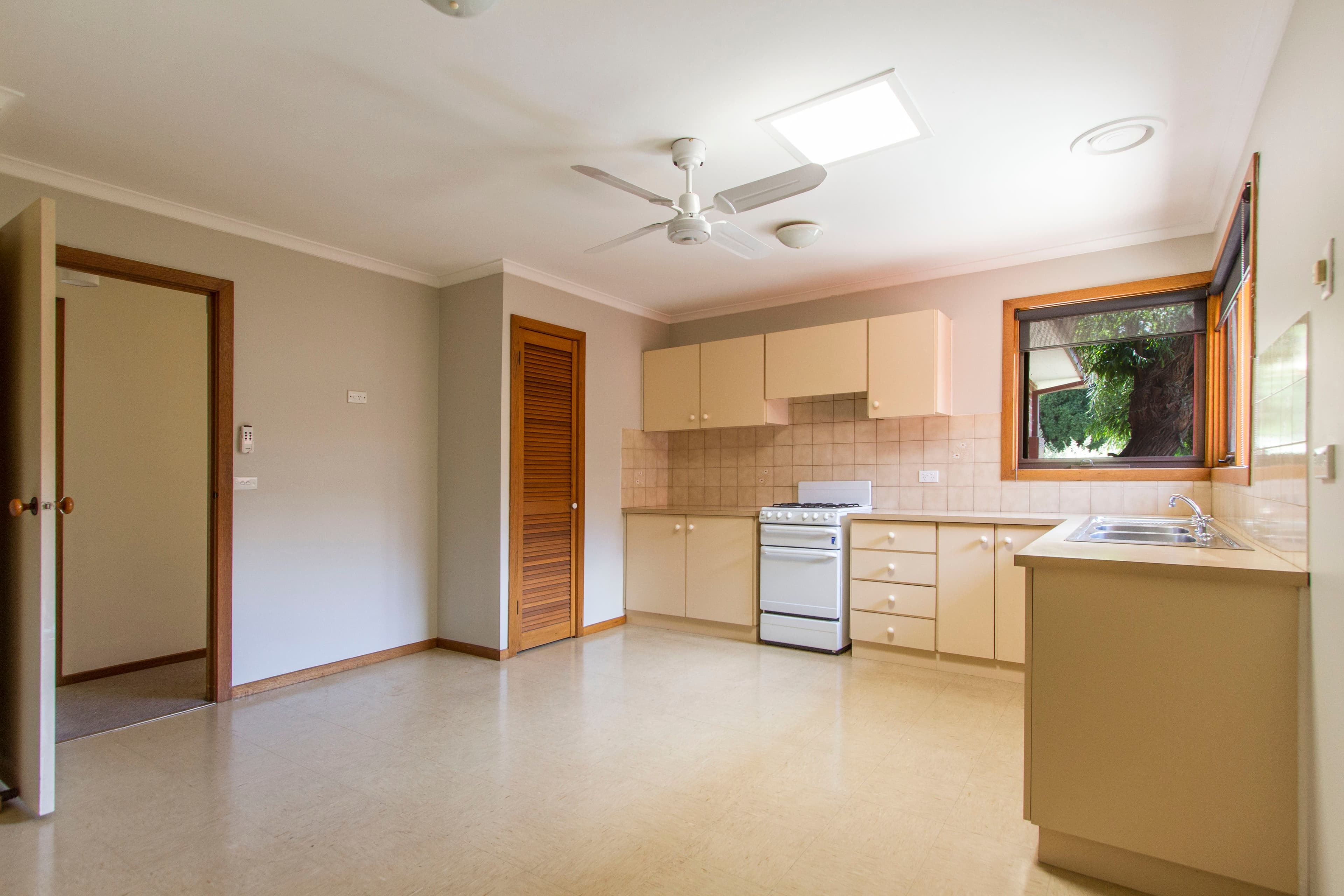 29 Deane Street, Frankston VIC 3199, Frankston - Thumbnail 2