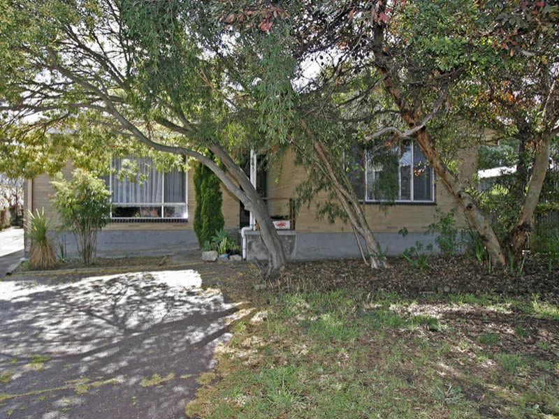 7 Sunglow Crescent, Hackham West - Image 1