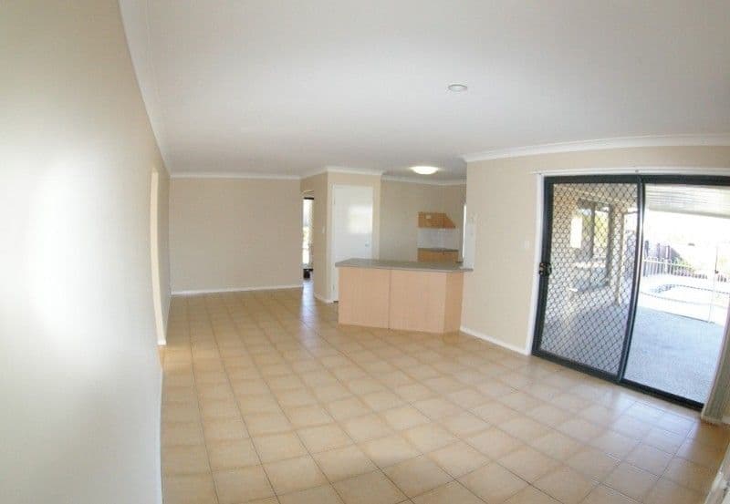 9 Cairns Crescent, DECEPTION BAY QLD 4508, Deception Bay - Thumbnail 5