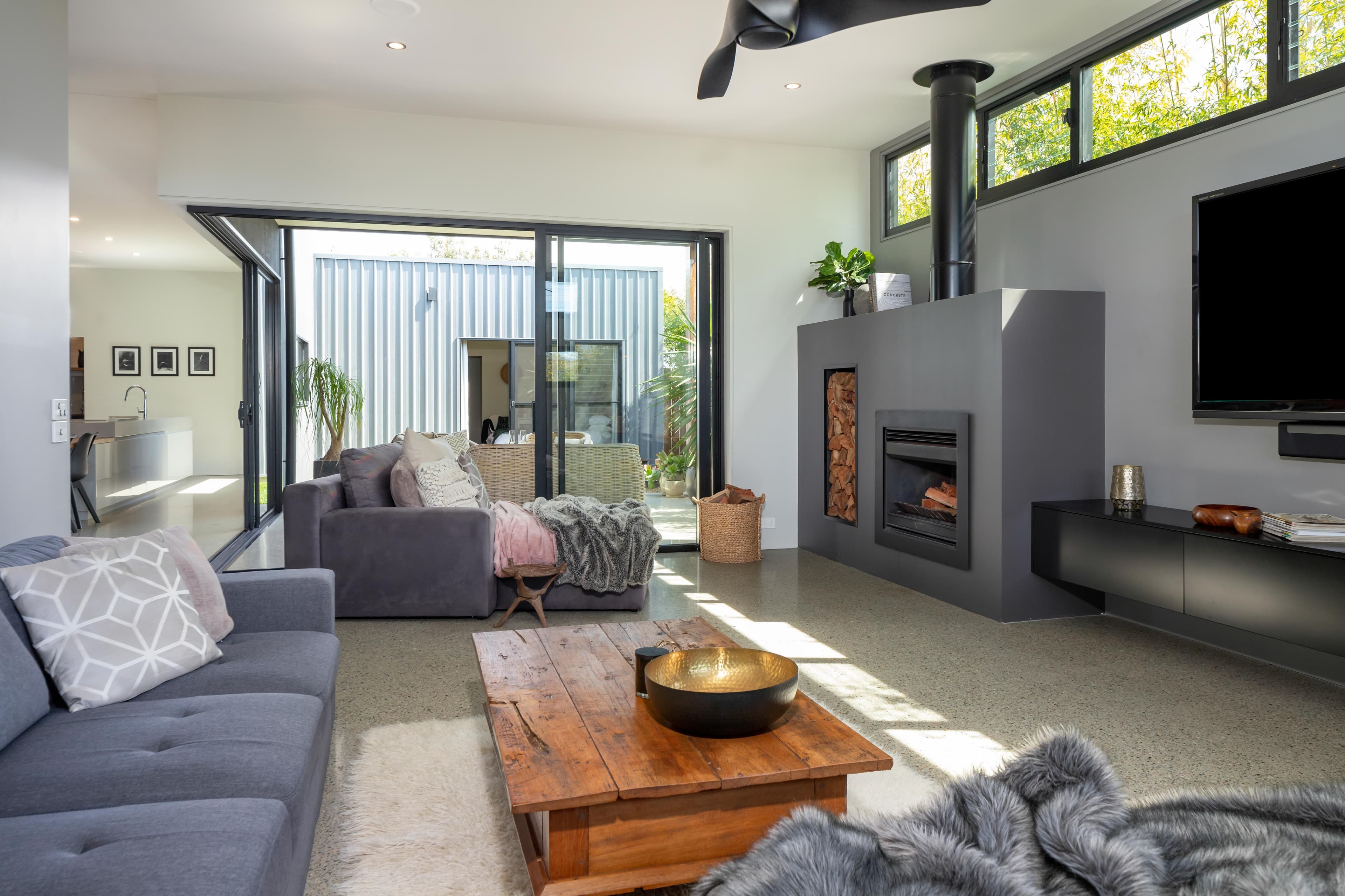 21 Bagarin Avenue, Tomakin - Image 1