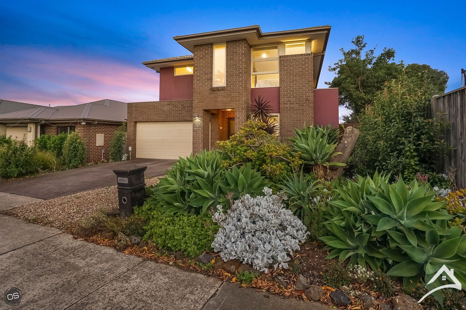 37 Oceanwave Parade, Point Cook VIC 3030, Point Cook - Thumbnail 2