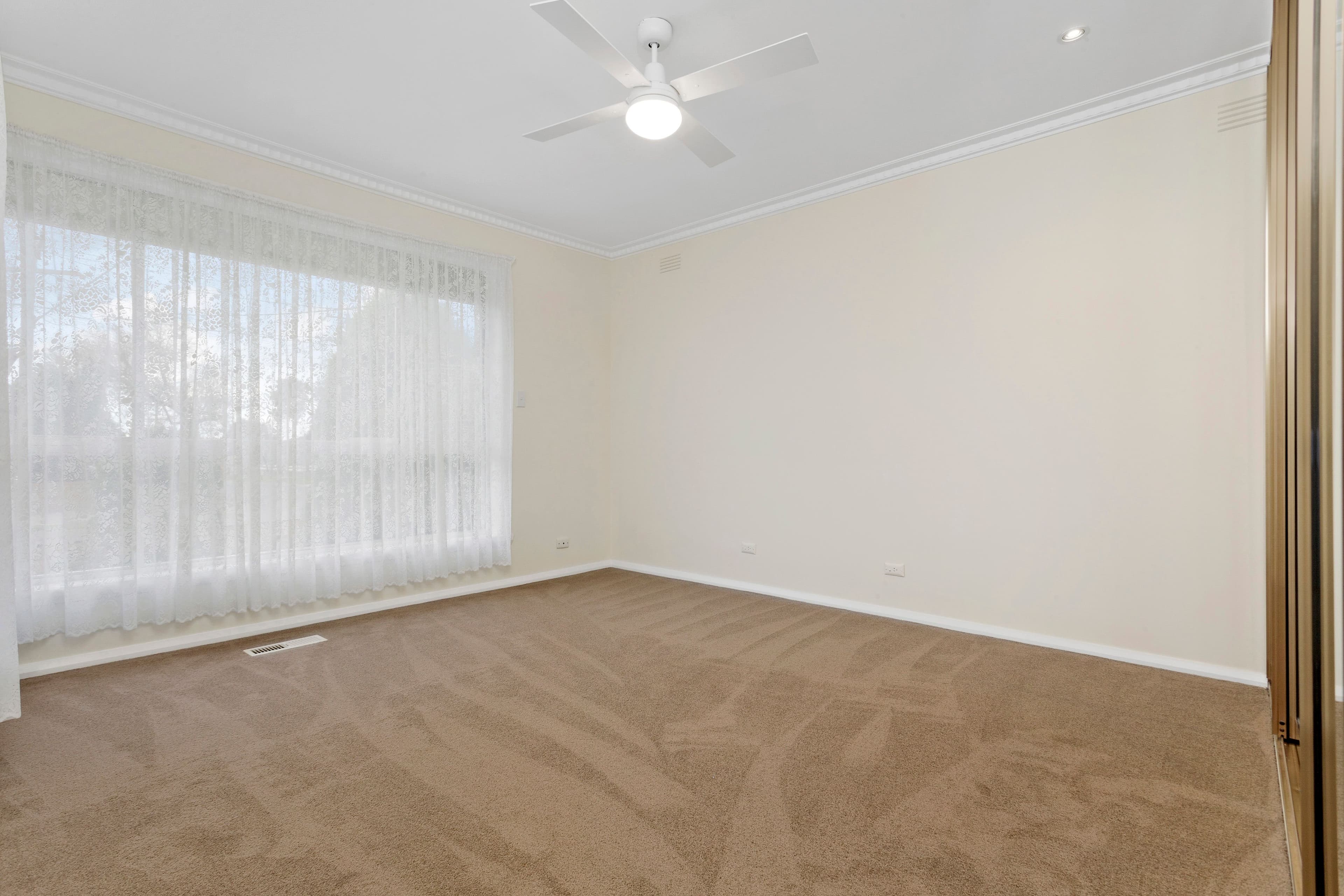 34 Huskisson Avenue, Lalor VIC 3075, Lalor - Thumbnail 3
