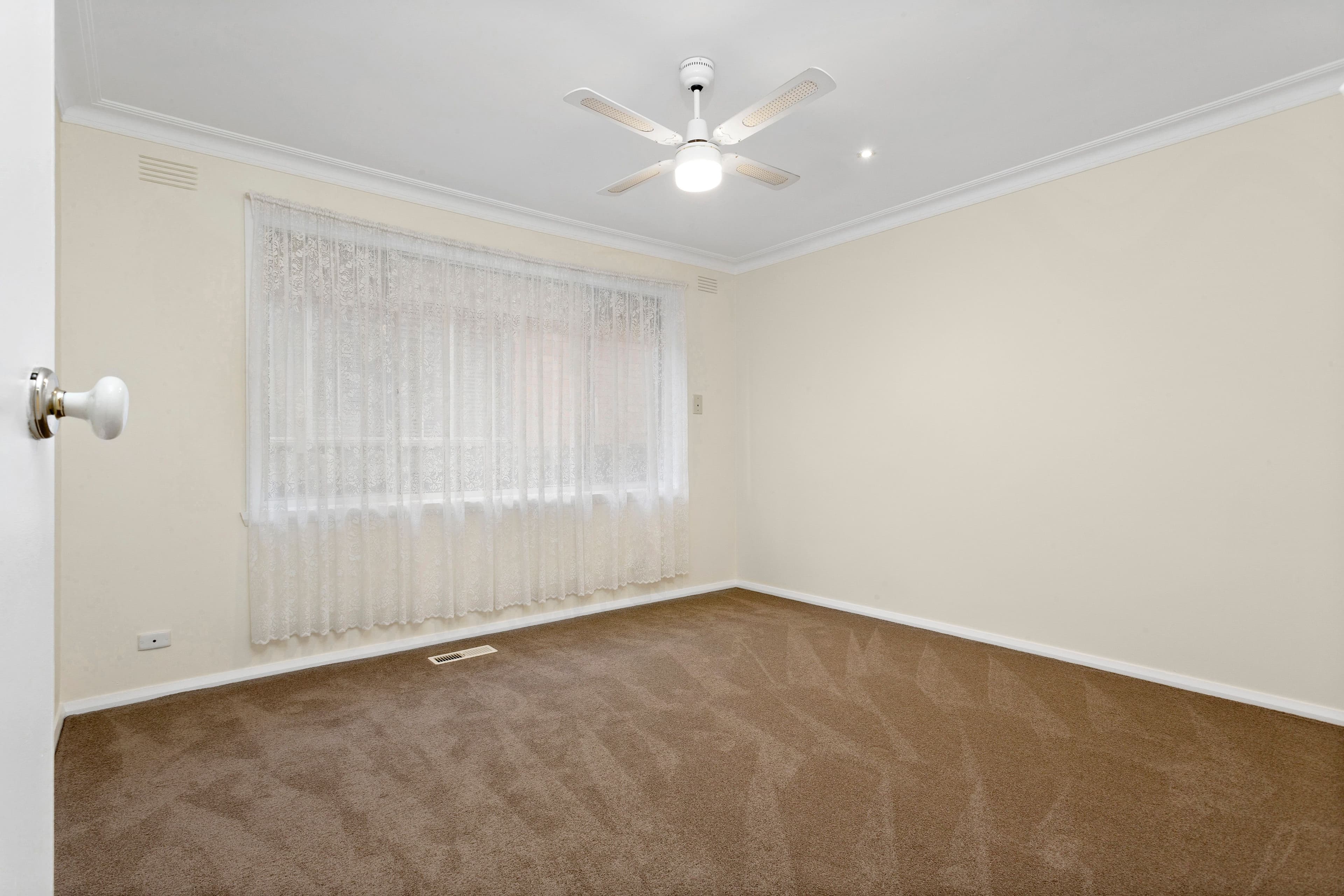 34 Huskisson Avenue, Lalor VIC 3075, Lalor - Thumbnail 4