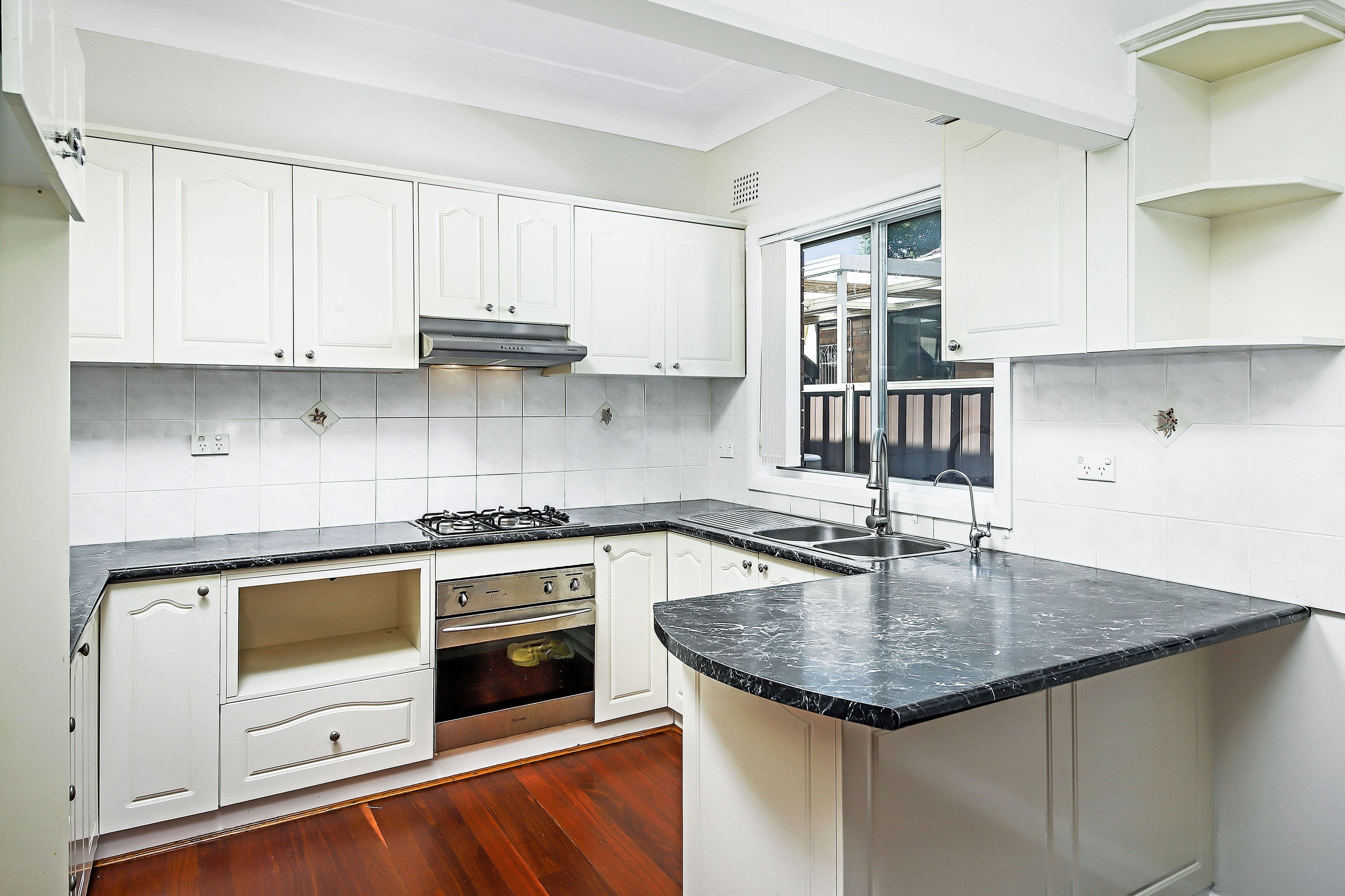 109 Hillcrest Avenue, Greenacre - Thumbnail 4