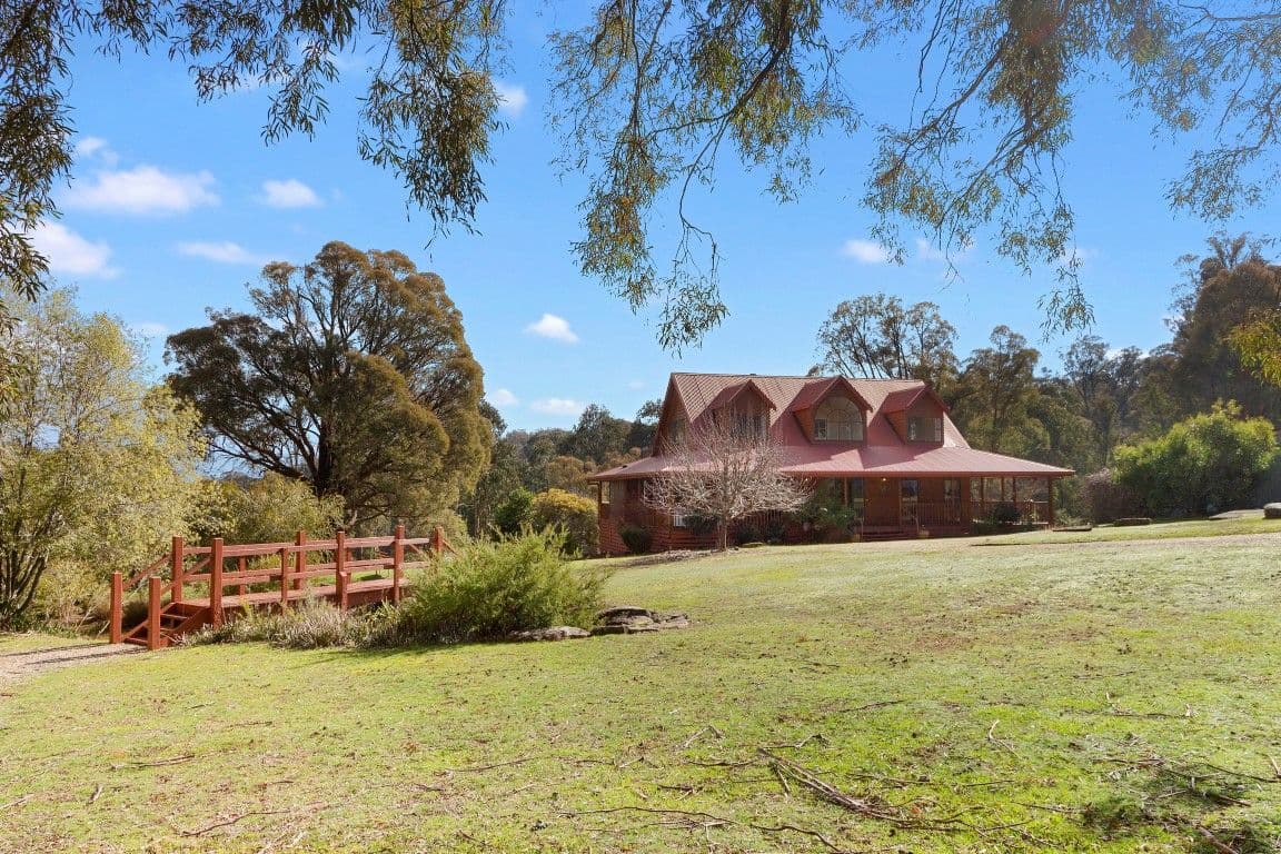 1015 Old Tolmie Road, Tolmie VIC 3723, Tolmie - Thumbnail 2