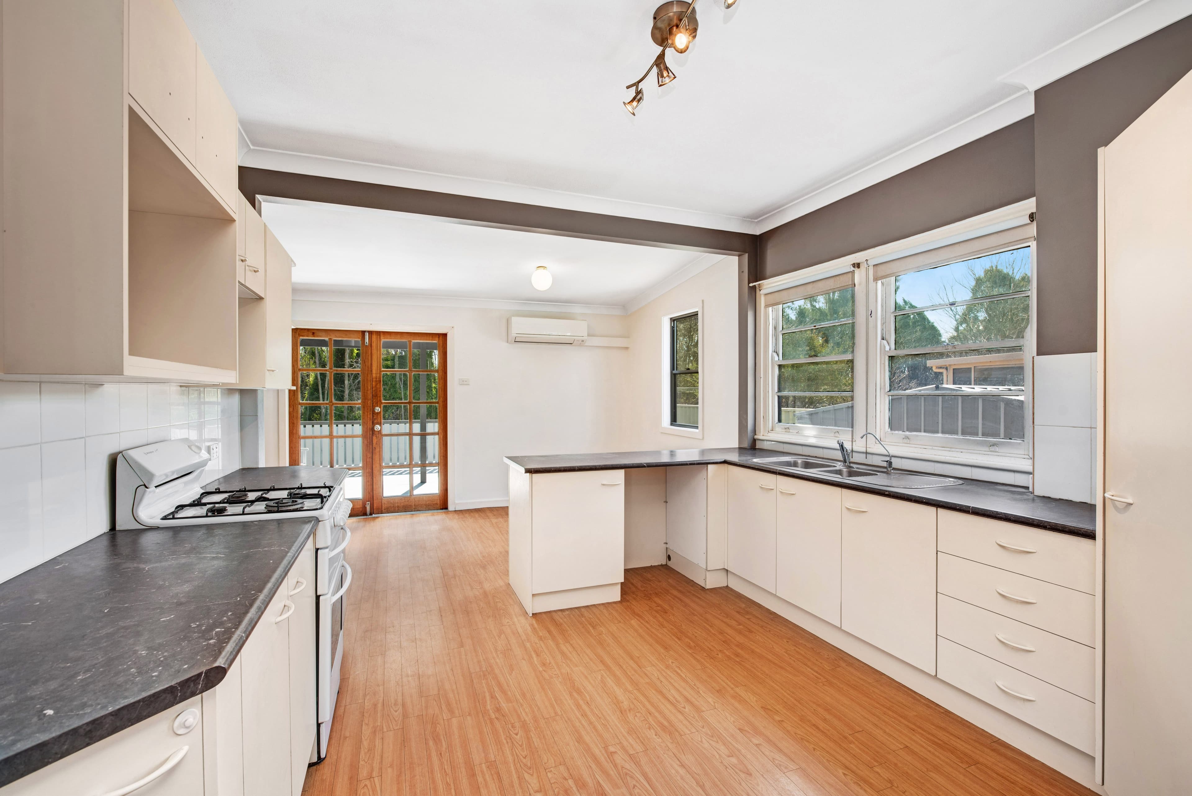 112 High Street, Maitland - Thumbnail 3