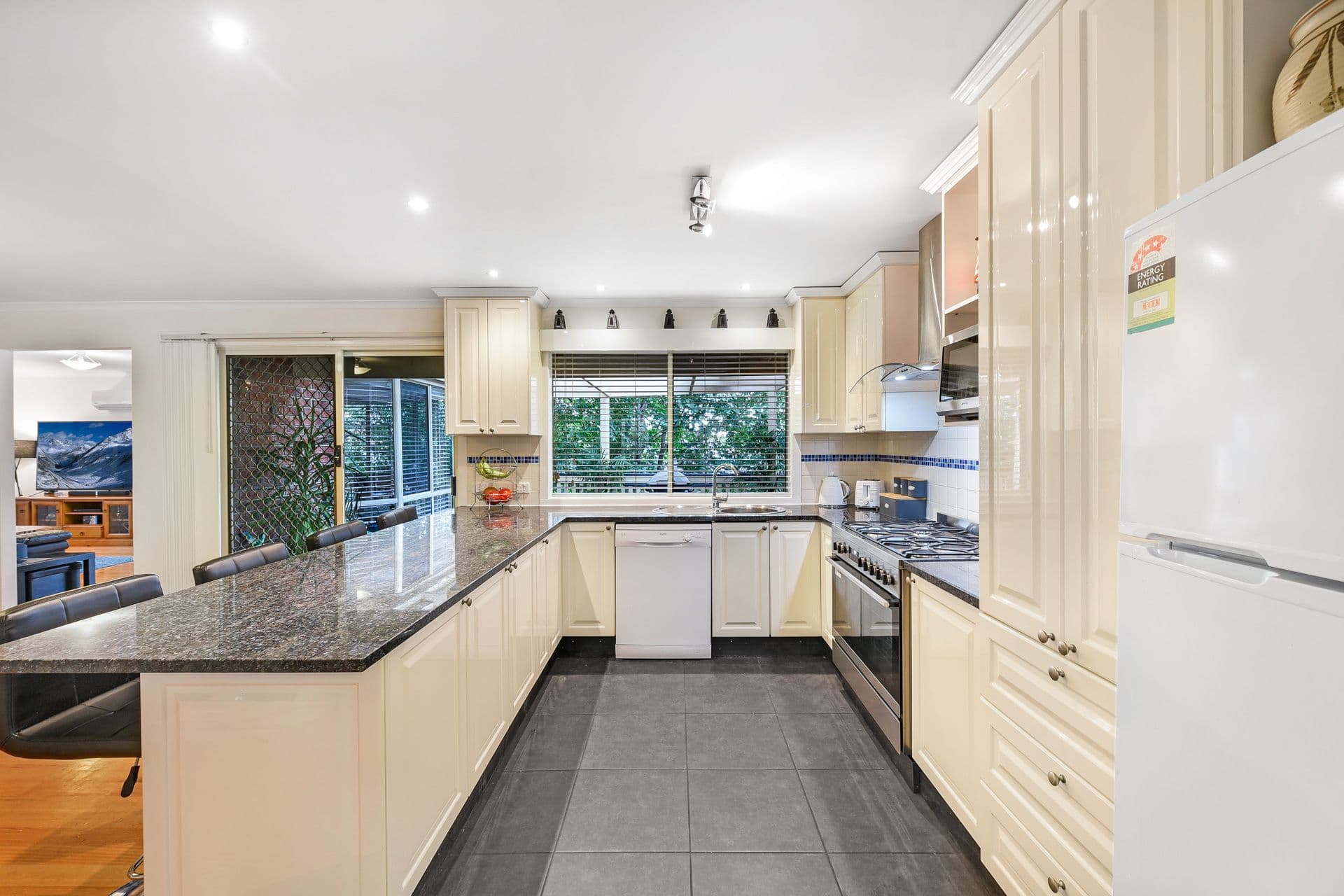 48 Melville Park Drive, Berwick VIC 3806, Berwick - Thumbnail 5