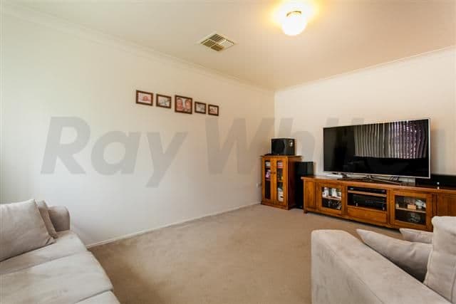 4 Harwood Circuit, GLENMORE PARK NSW 2745, Glenmore Park - Thumbnail 2