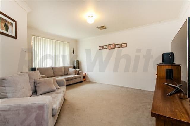 4 Harwood Circuit, GLENMORE PARK NSW 2745, Glenmore Park - Thumbnail 3