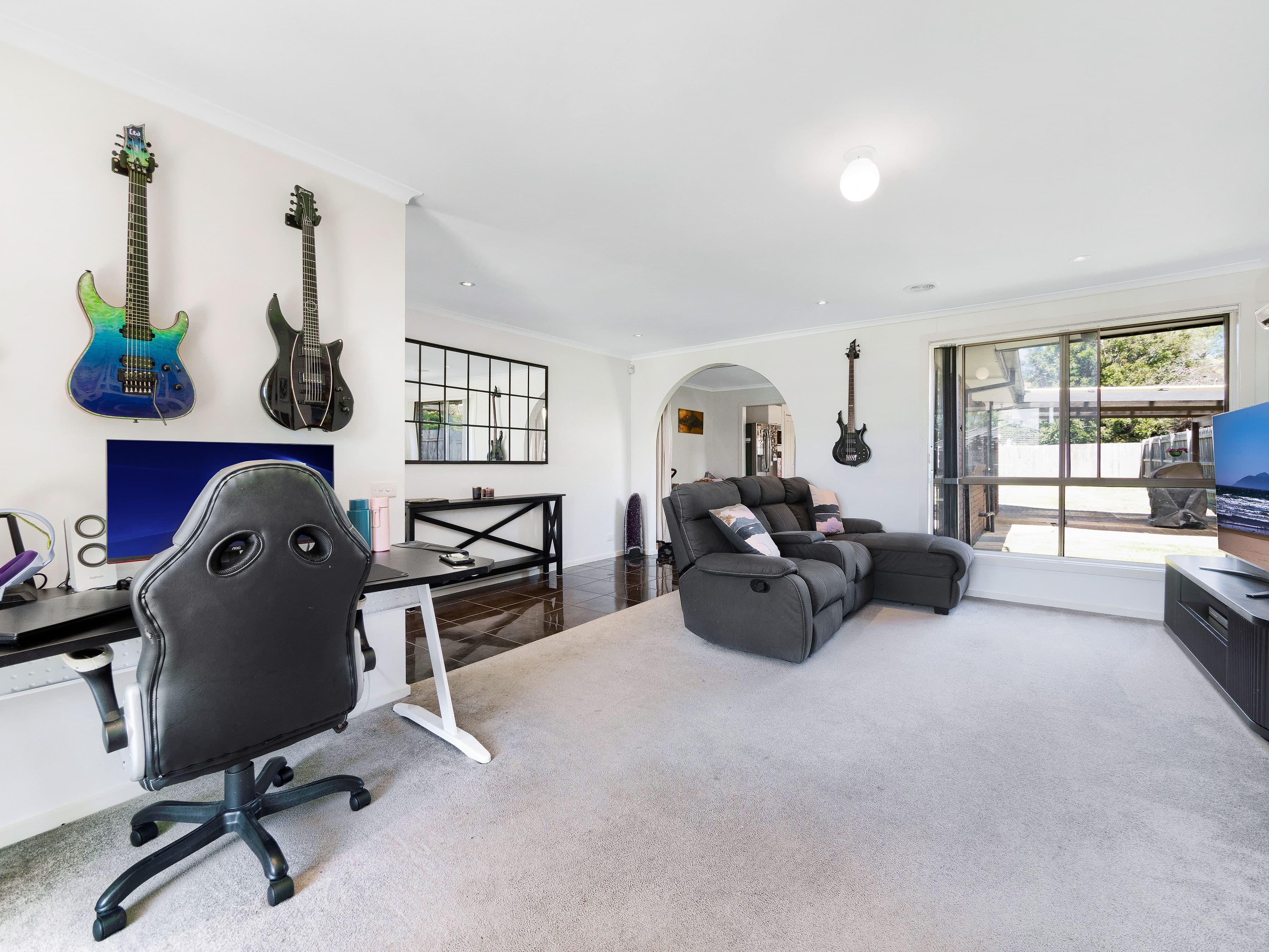 10 Clairmont Avenue, Cranbourne VIC 3977, Cranbourne - Thumbnail 2