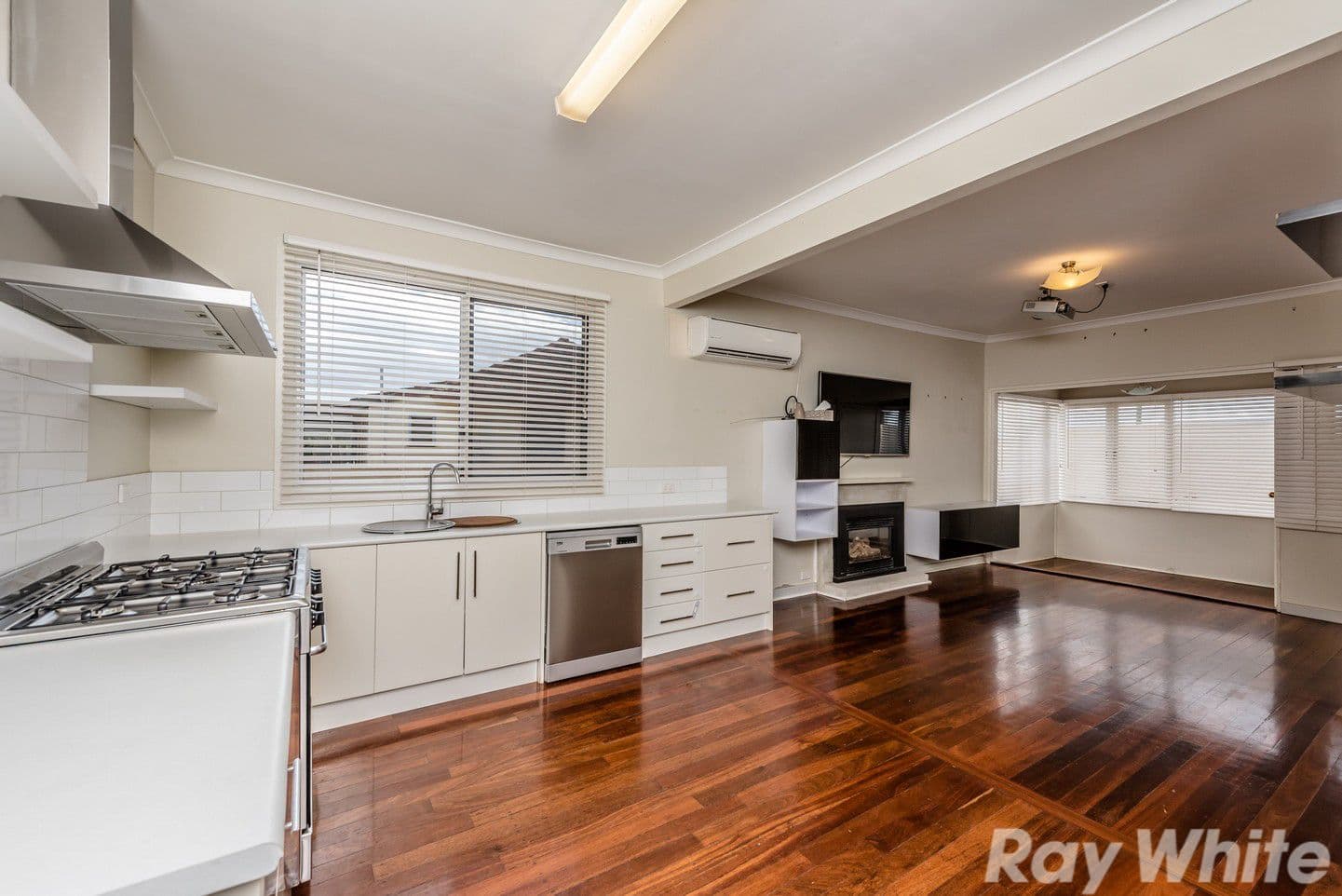 30 Crowther Street, Beachlands WA 6530, Beachlands - Thumbnail 2