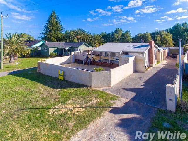 30 Crowther Street, Beachlands WA 6530, Beachlands - Thumbnail 4