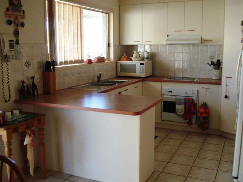 10 Madeline Street, TORQUAY QLD 4655, Torquay - Thumbnail 2