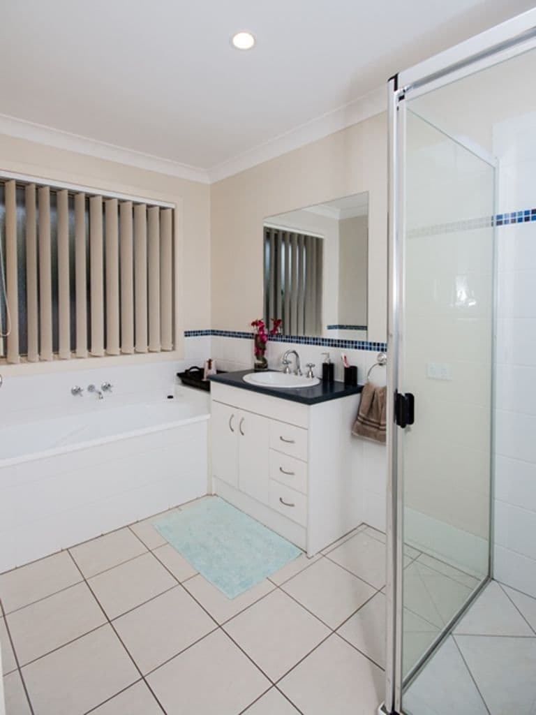 6 Crystal Court, UPPER COOMERA QLD 4209, Upper Coomera - Thumbnail 6
