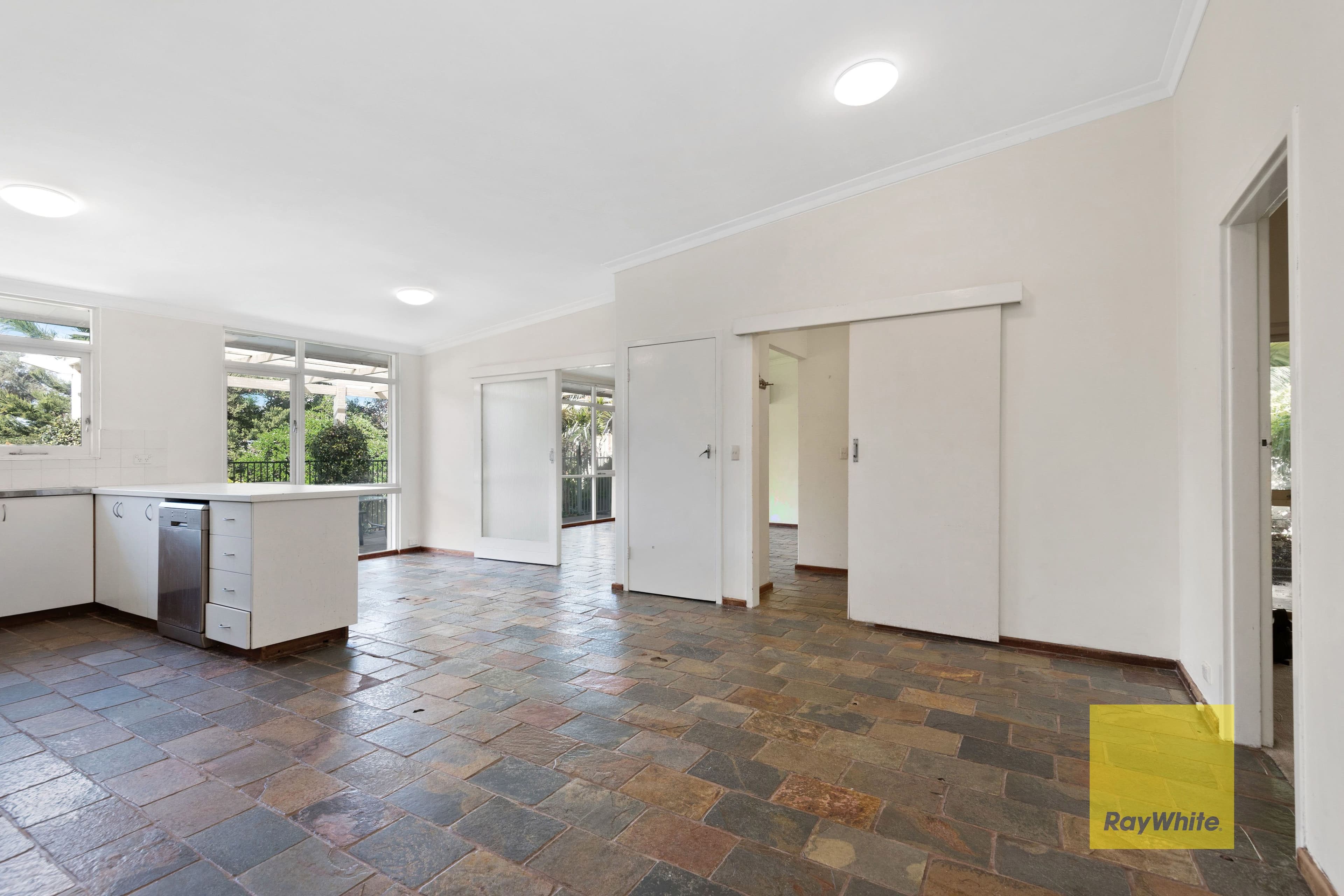 13 Kempenfeldt Avenue, Sorrento WA 6020, Sorrento - Thumbnail 2