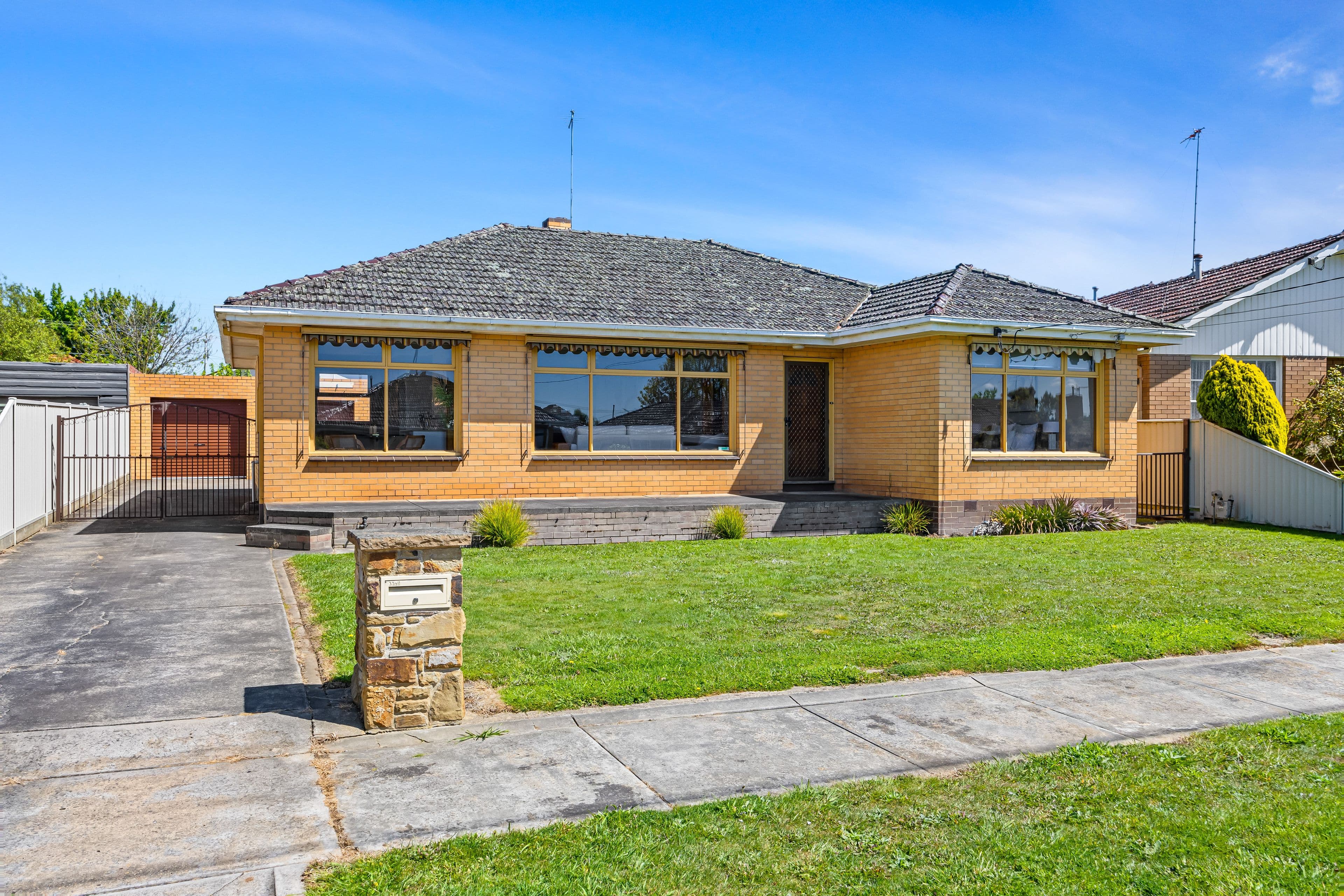 13 Elizabeth Street, Wendouree VIC 3355, Wendouree - Thumbnail 2