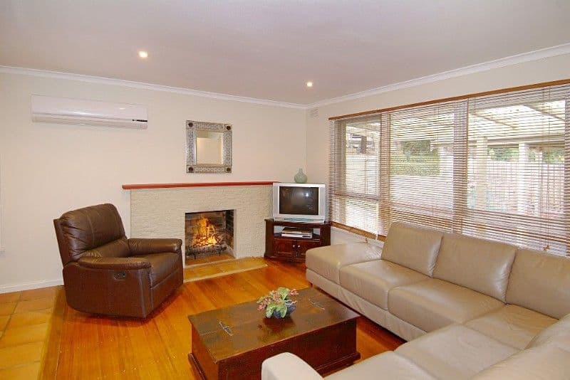 180 Hickling Avenue, GREENSBOROUGH VIC 3088, Greensborough - Thumbnail 2