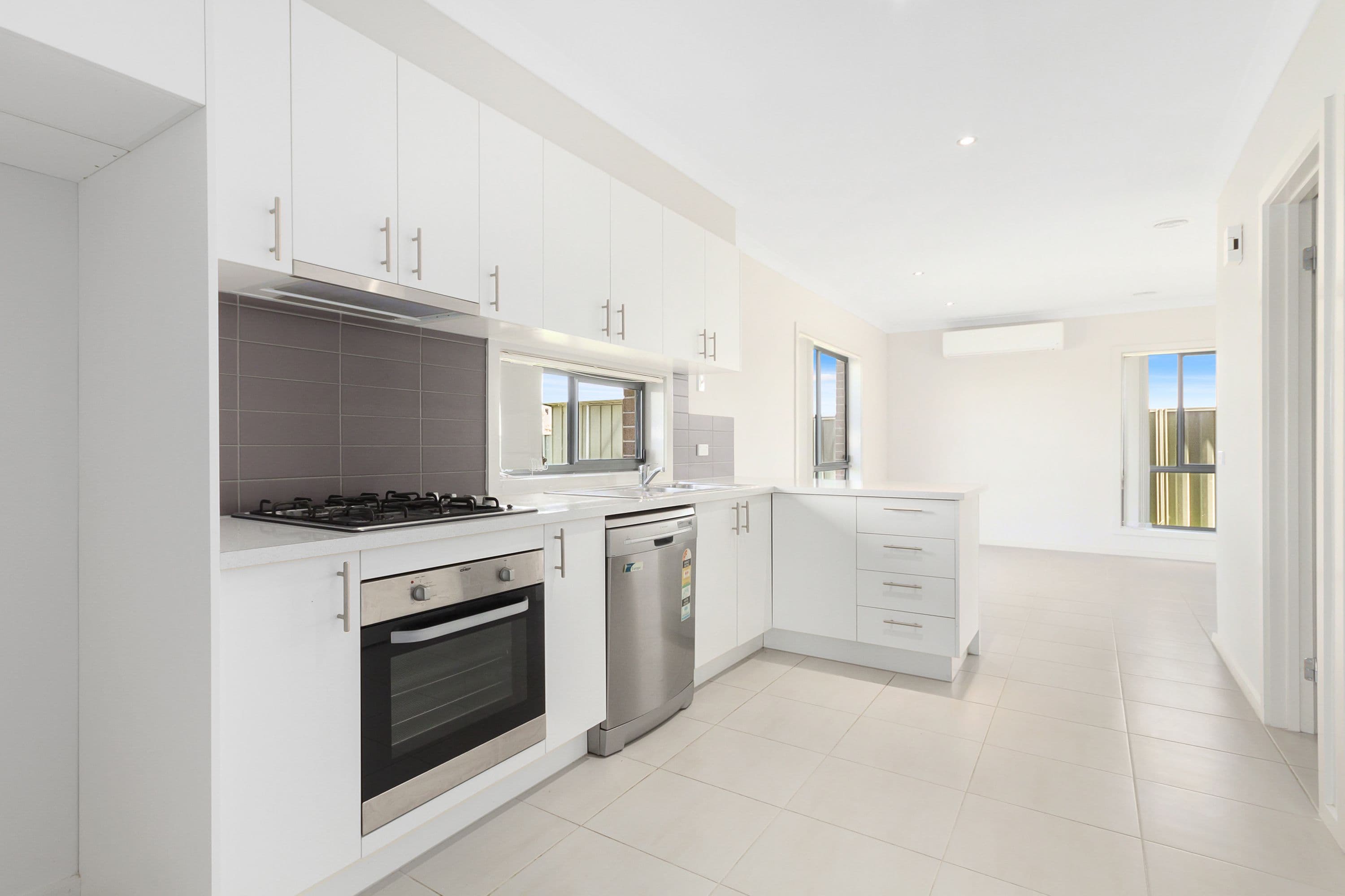 180 Henry Road, Pakenham VIC 3810, Pakenham - Thumbnail 3