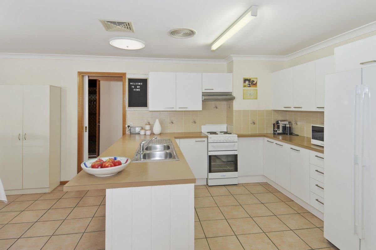 30 Whitcomb Street, Hillcrest QLD 4118, Hillcrest - Thumbnail 3