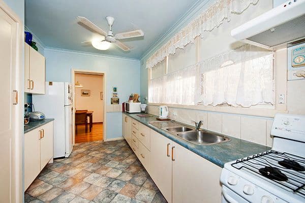 31 Eamon Drive, VIEWBANK VIC 3084, Viewbank - Thumbnail 2