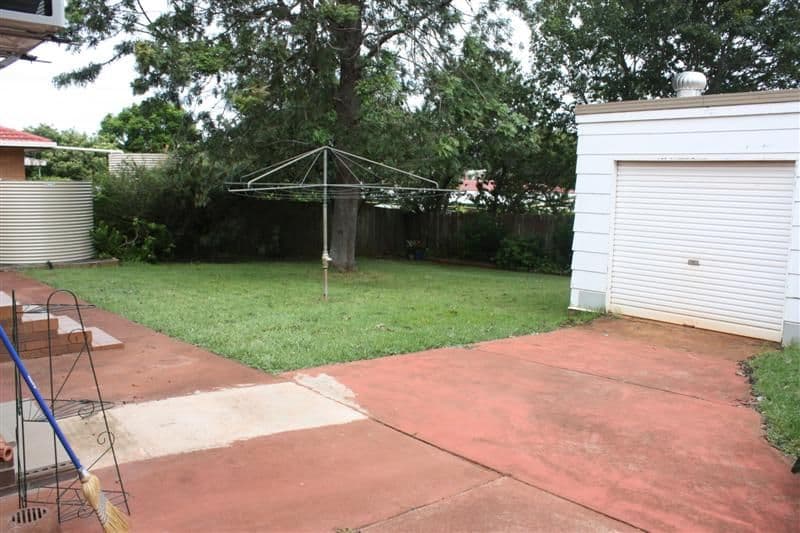 12 Sardon Street, CENTENARY HEIGHTS QLD 4350, Centenary Heights - Thumbnail 8