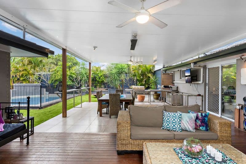 4 High Peak Crescent, Springfield - Image 1