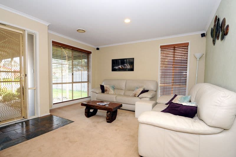 13 Wildoer Drive, ASPENDALE GARDENS VIC 3195, Aspendale Gardens - Thumbnail 2