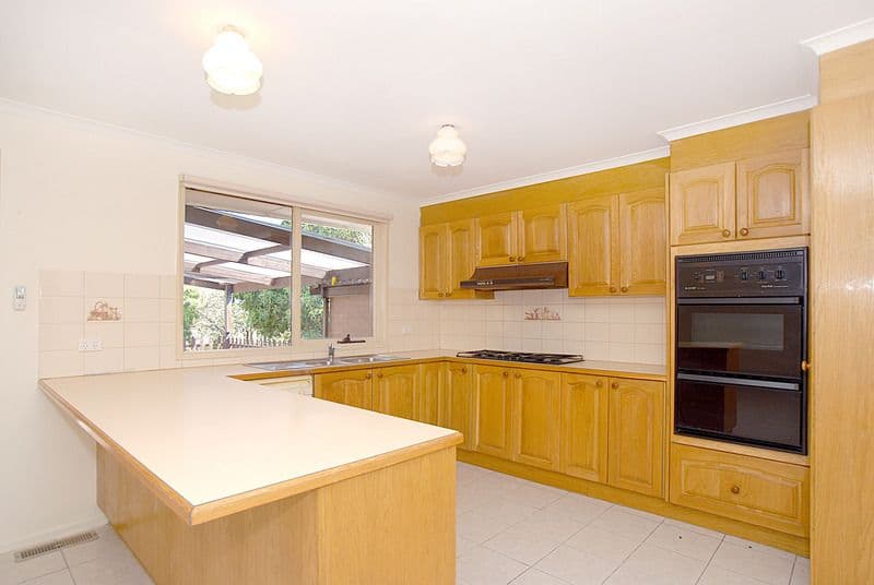 25 Robert Molyneux Avenue, ENDEAVOUR HILLS VIC 3802, Endeavour Hills - Thumbnail 2