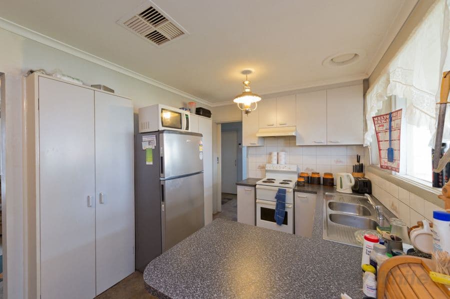 43 Wilson Road, MELTON SOUTH VIC 3338, Melton South - Thumbnail 2
