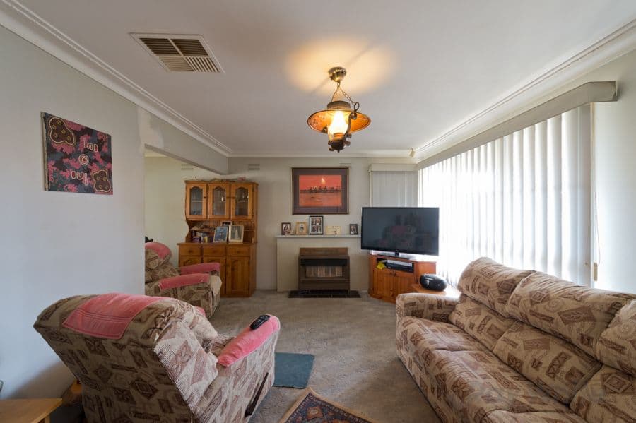 43 Wilson Road, MELTON SOUTH VIC 3338, Melton South - Thumbnail 3