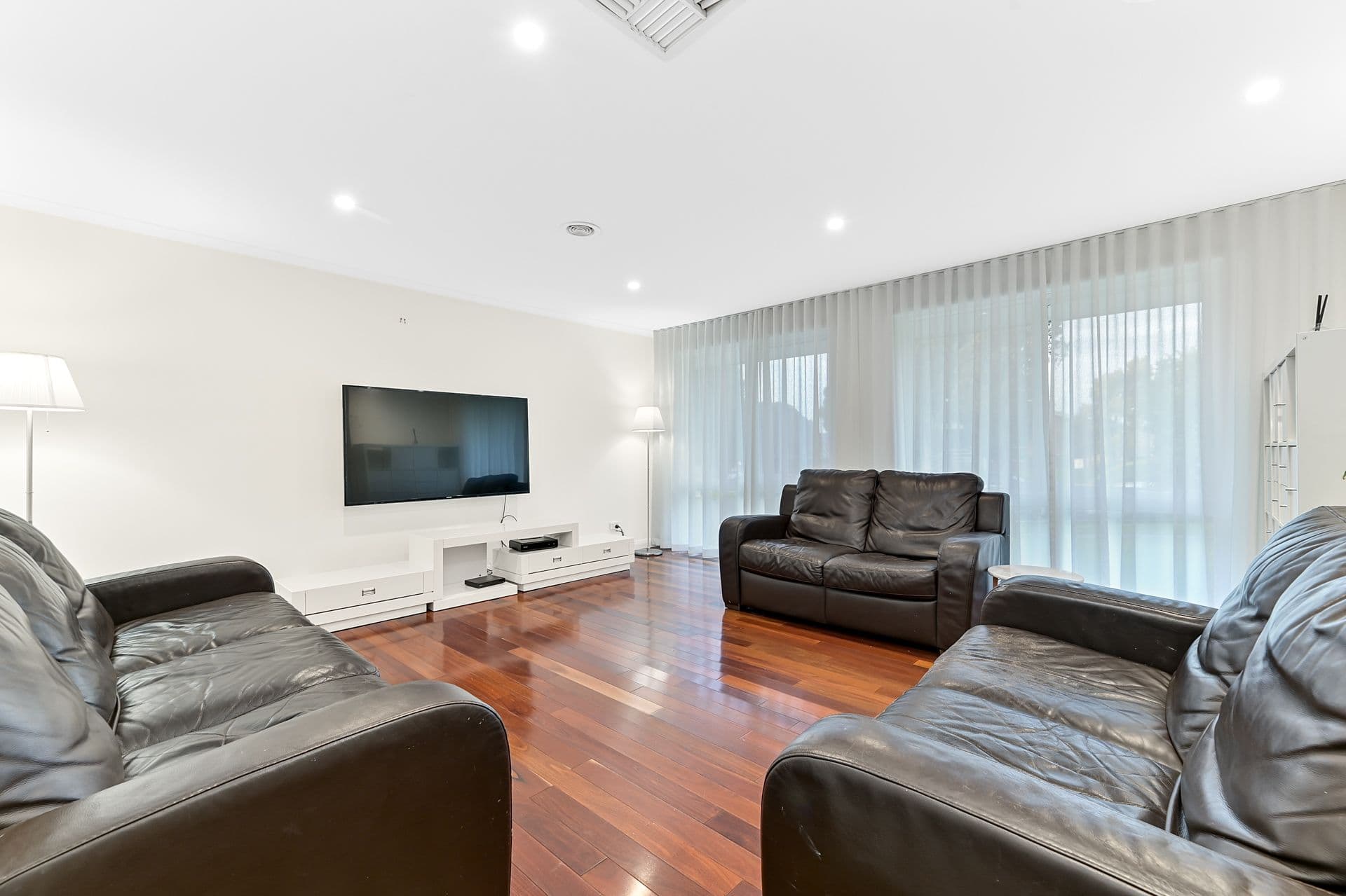 25 Haverbrack Drive, Mulgrave VIC 3170, Mulgrave - Thumbnail 2