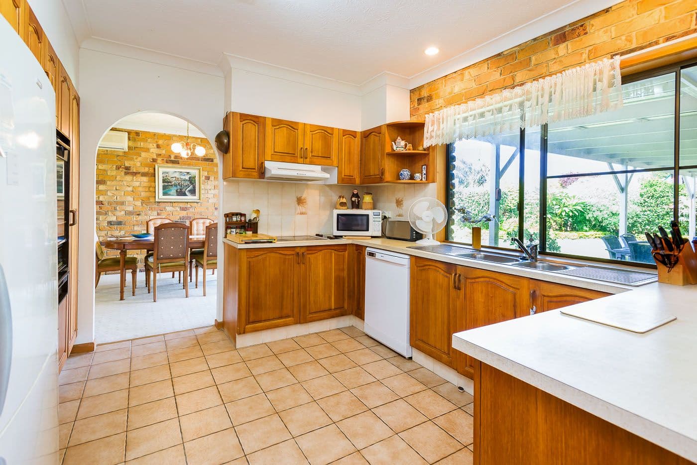 34 Tradewinds Avenue, Paradise Point QLD 4216, Paradise Point - Thumbnail 6