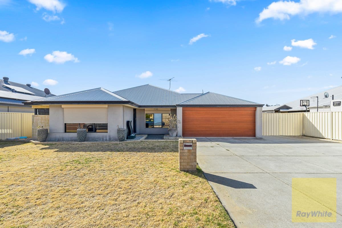 7 Burnett Street, Wattle Grove WA 6107, Wattle Grove - Image 1