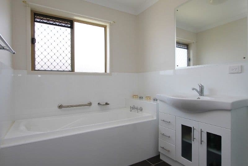 18 Victor Avenue, GLENELLA QLD 4740, Glenella - Thumbnail 8