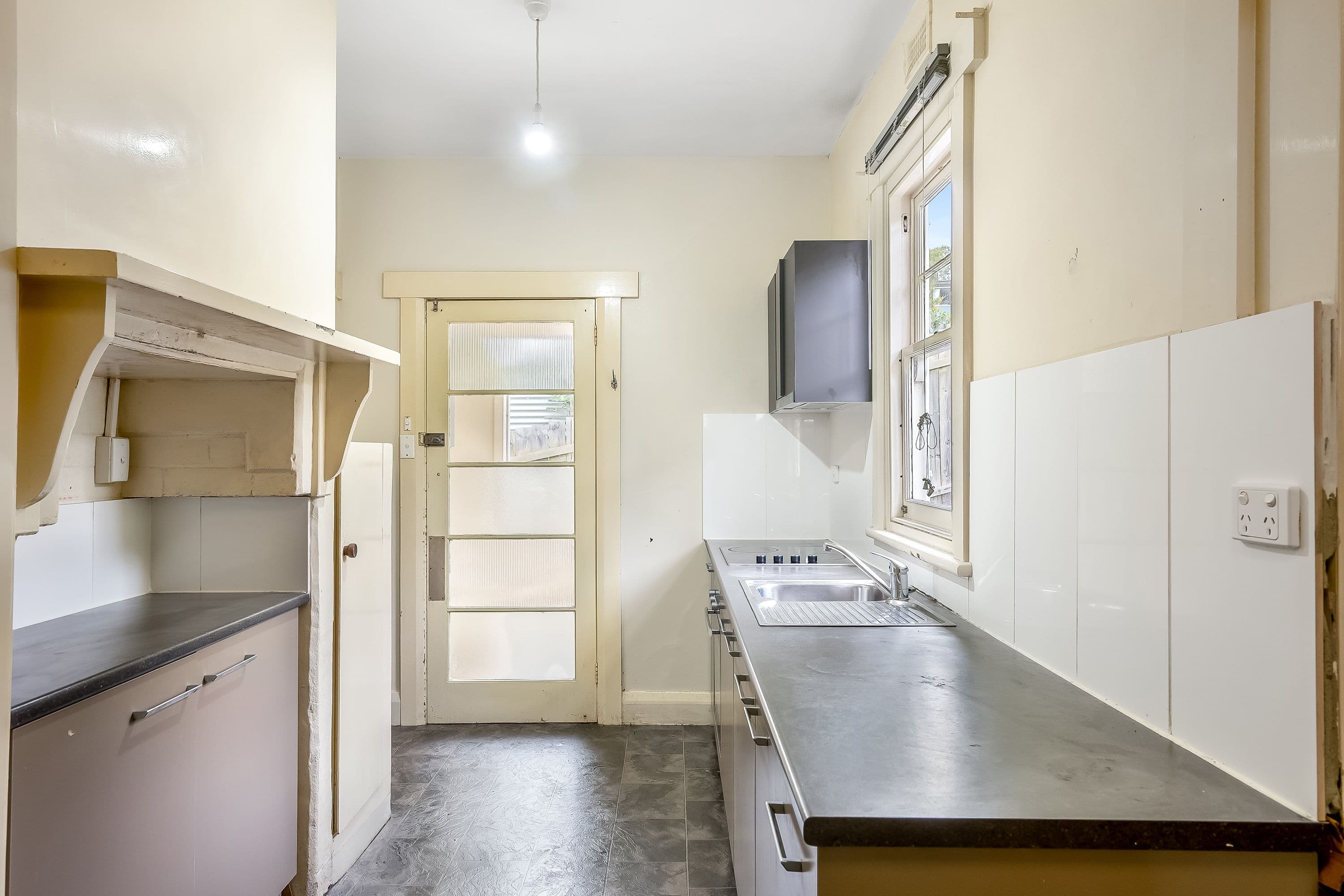 12 Baintree Avenue, Dynnyrne TAS 7005, Dynnyrne - Thumbnail 2