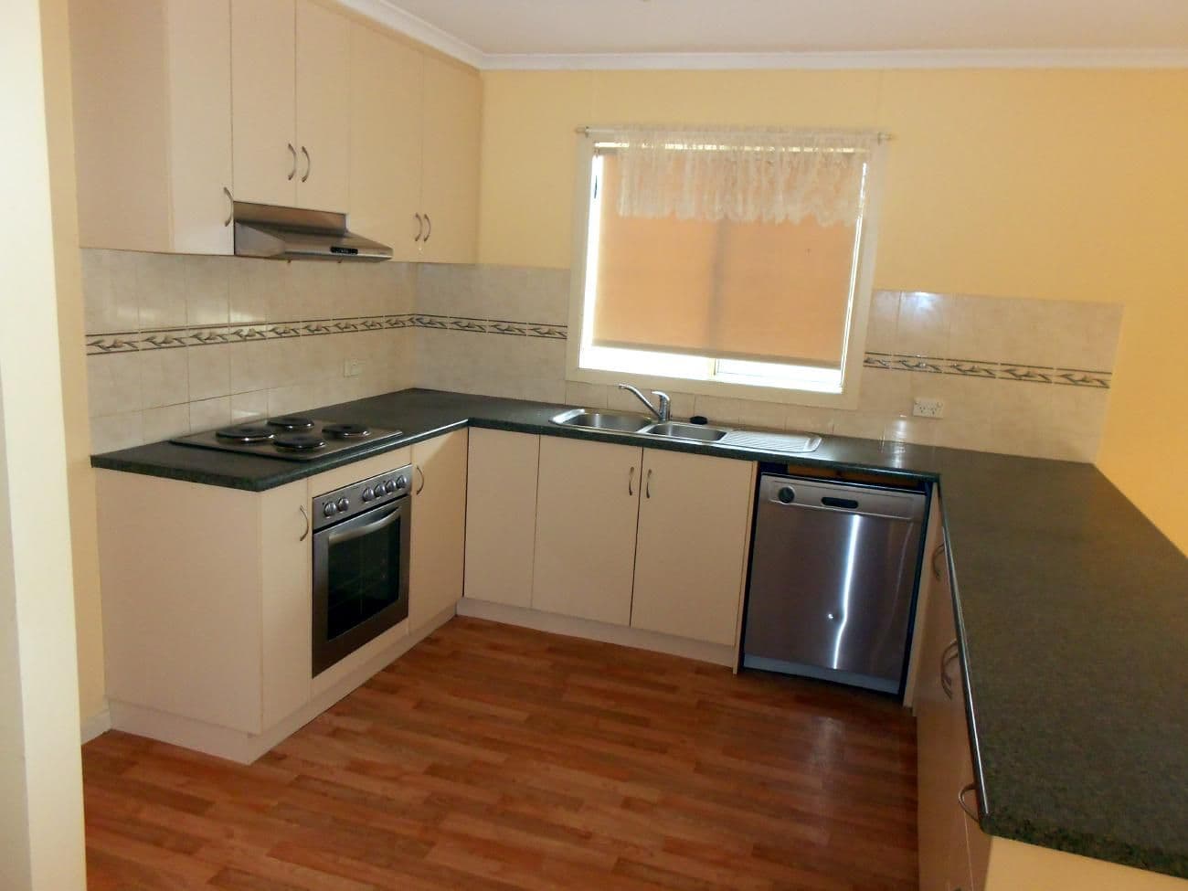 28 Densley Avenue, BORDERTOWN SA 5268, Bordertown - Thumbnail 2