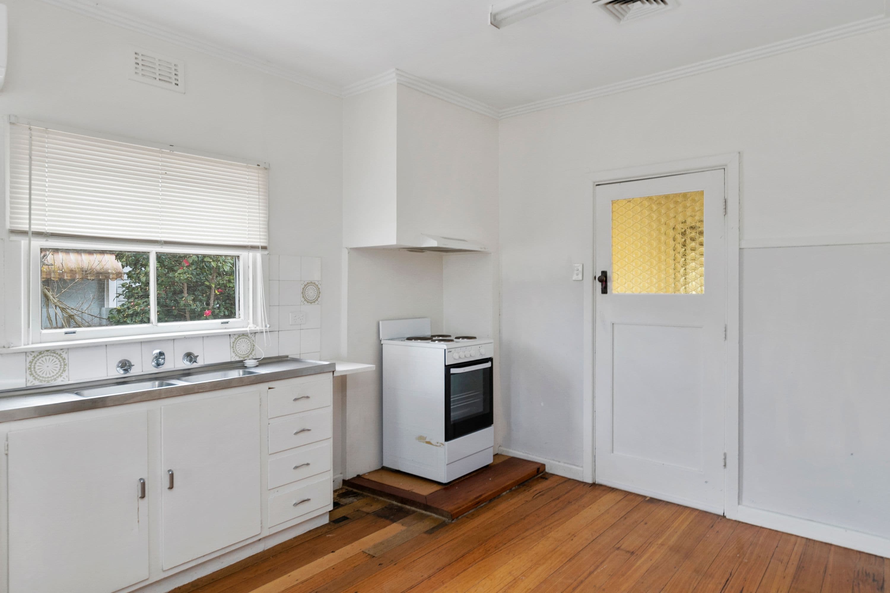 10 Elizabeth Street, Benalla VIC 3672, Benalla - Thumbnail 5